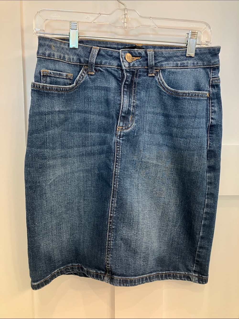 Vintage Lee Women's Jean skirt in Medium Blue Denim